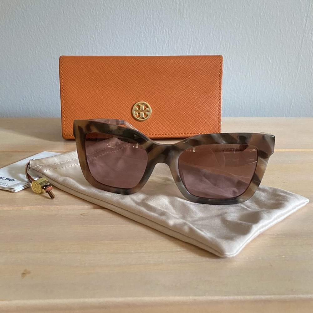 Like new Tory Burch sunglasses